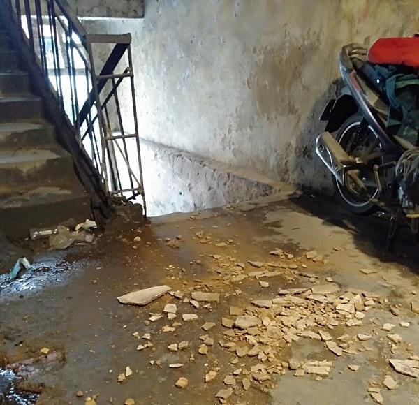 Dân "sống mòn" trong những căn hộ xuống cấp