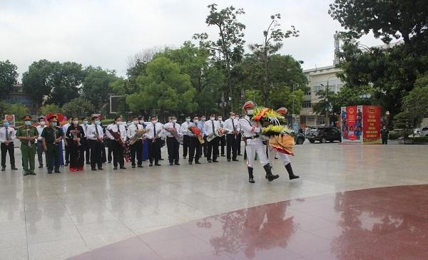 Dâng hương, hoa tưởng nhớ các anh hùng liệt sỹ nơi cội nguồn cách mạng