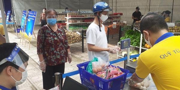 "Siêu thị mini 0 đồng"- Trái tim hồng trong mùa dịch