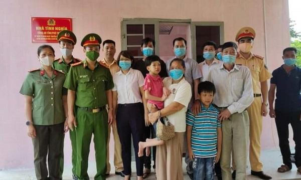 Công an tỉnh Phú Thọ trao nhà tình nghĩa nhân kỷ niệm 76 năm ngày truyền thống