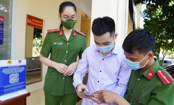 Trên 5.000 tờ khai điện tử được quét mã QR để phòng chống dịch COVID-19