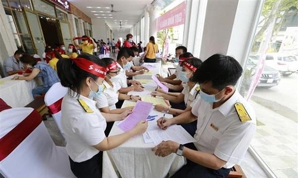 Hơn 6.800 người tham gia hiến máu tình nguyện tại Hoà Bình