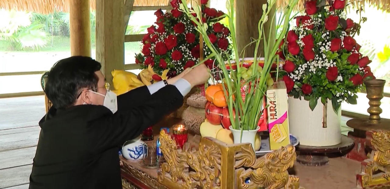 Thường trực Ban Bí thư Võ Văn Thưởng dâng hương và trồng cây lưu niệm tại Khu Di tích Quốc gia đặc biệt Tân Trào