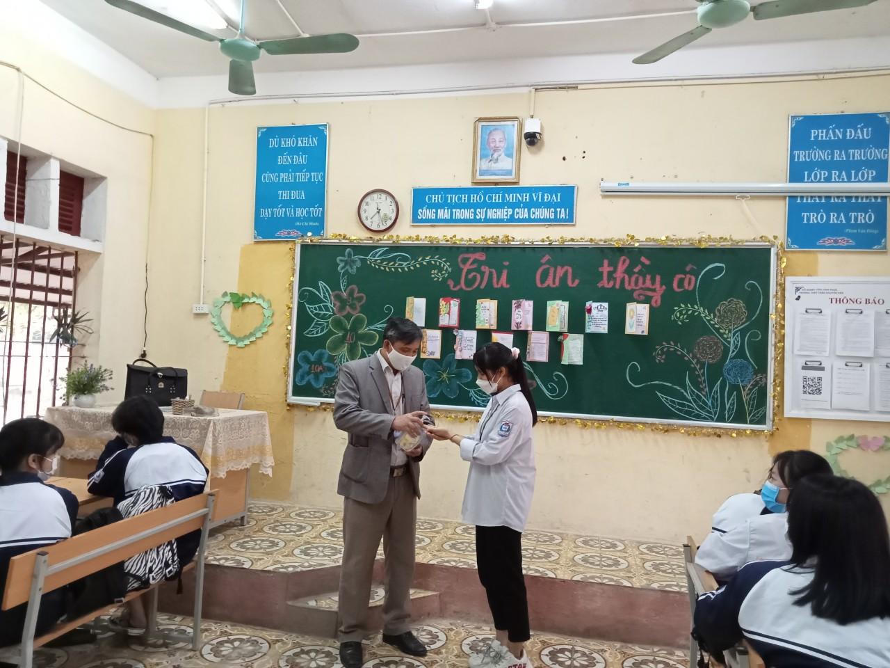 Vĩnh Phúc: Trường THPT Trần Nguyên Hãn đảm bảo an toàn phòng, chống dịch chào mừng ngày 20/11