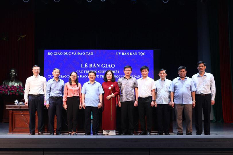 Quyết định chuyển Trường phổ thông vùng cao Việt Bắc về trực thuộc Ủy ban Dân tộc