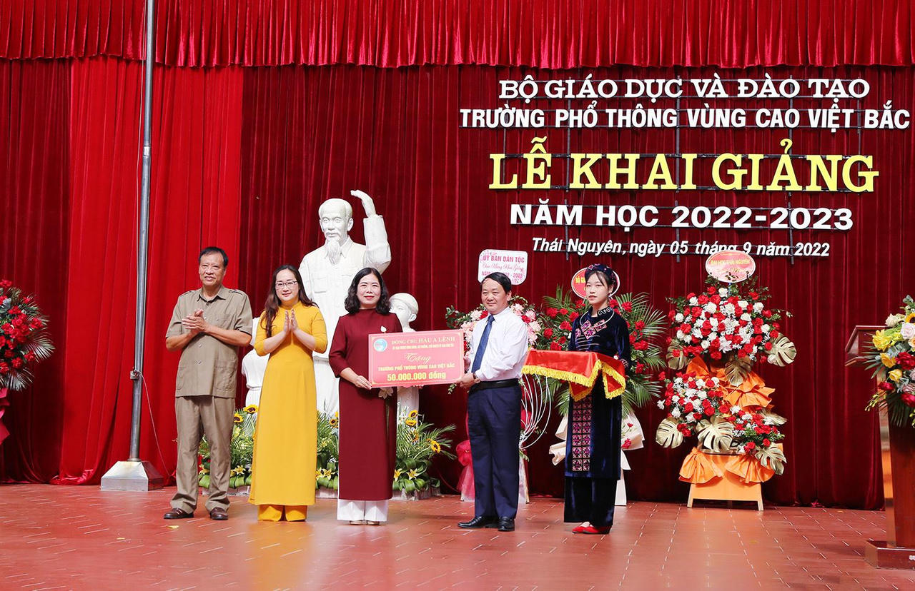 Quyết định chuyển Trường phổ thông vùng cao Việt Bắc về trực thuộc Ủy ban Dân tộc