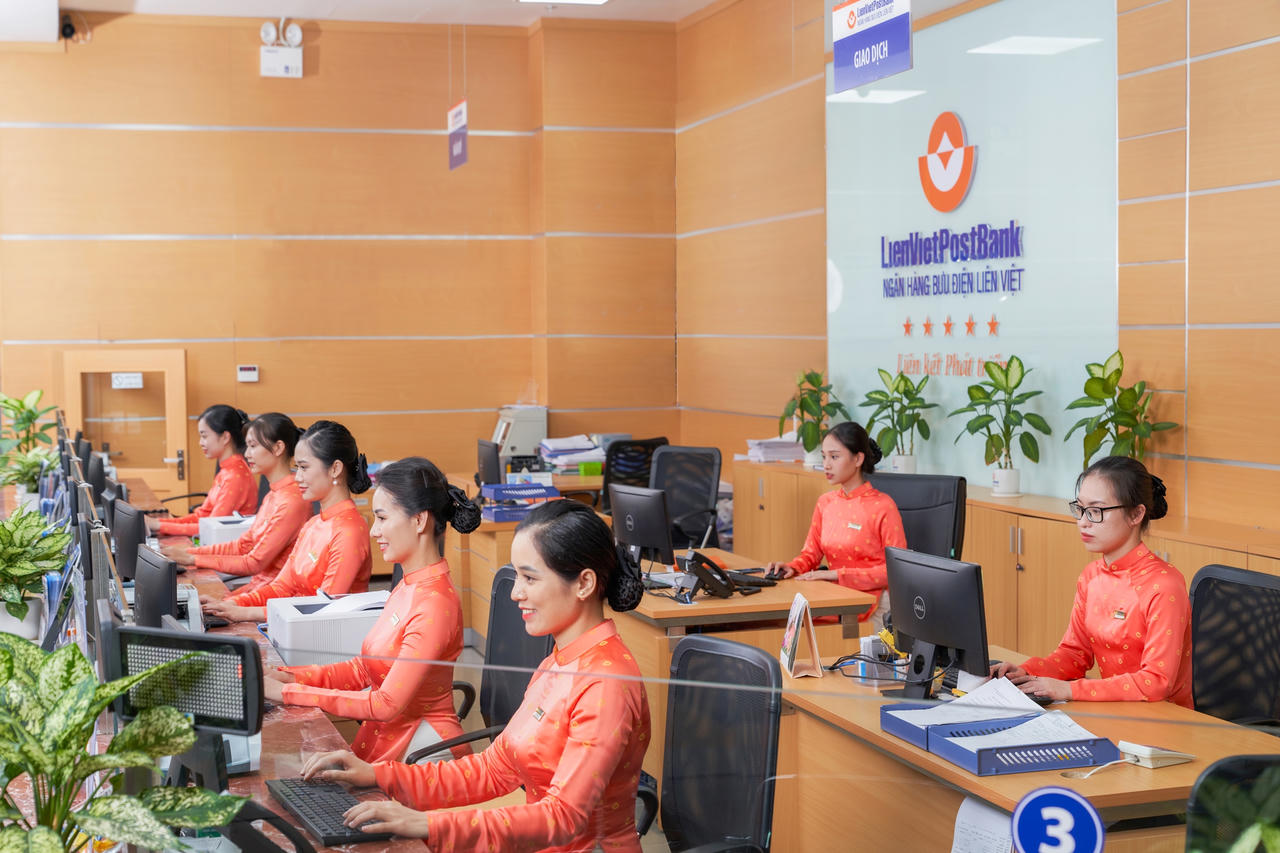 Lợi nhuận phân hoá, LienVietPostBank vẫn giữ phong độ