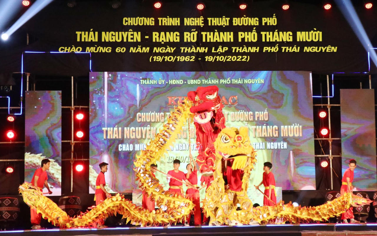 Chương trình nghệ thuật đường phố “Thái Nguyên - Rạng rỡ thành phố tháng Mười”