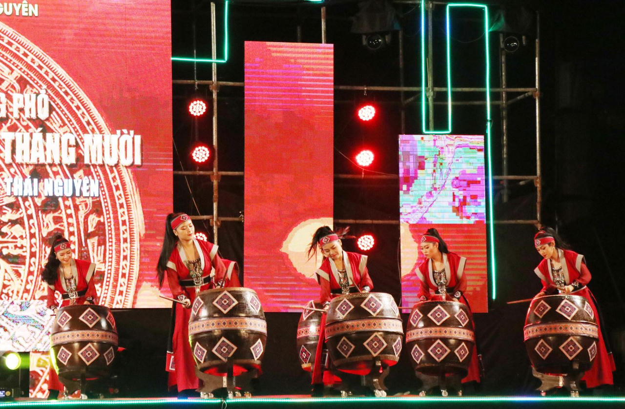 Chương trình nghệ thuật đường phố “Thái Nguyên - Rạng rỡ thành phố tháng Mười”