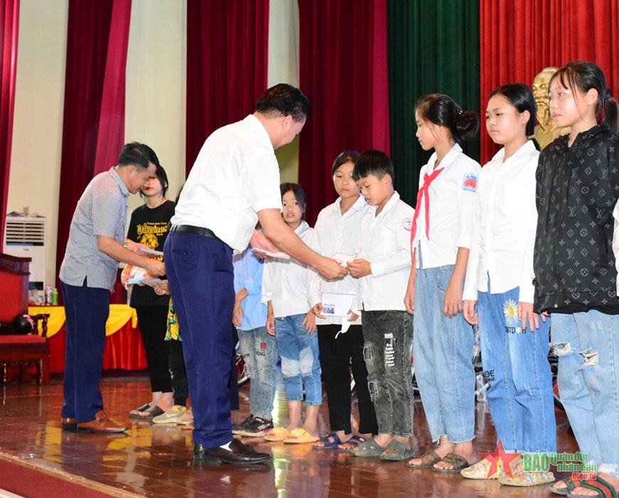 Chương trình "Mái ấm yêu thương" tặng nhà cho các hộ nghèo tại tỉnh Lào Cai