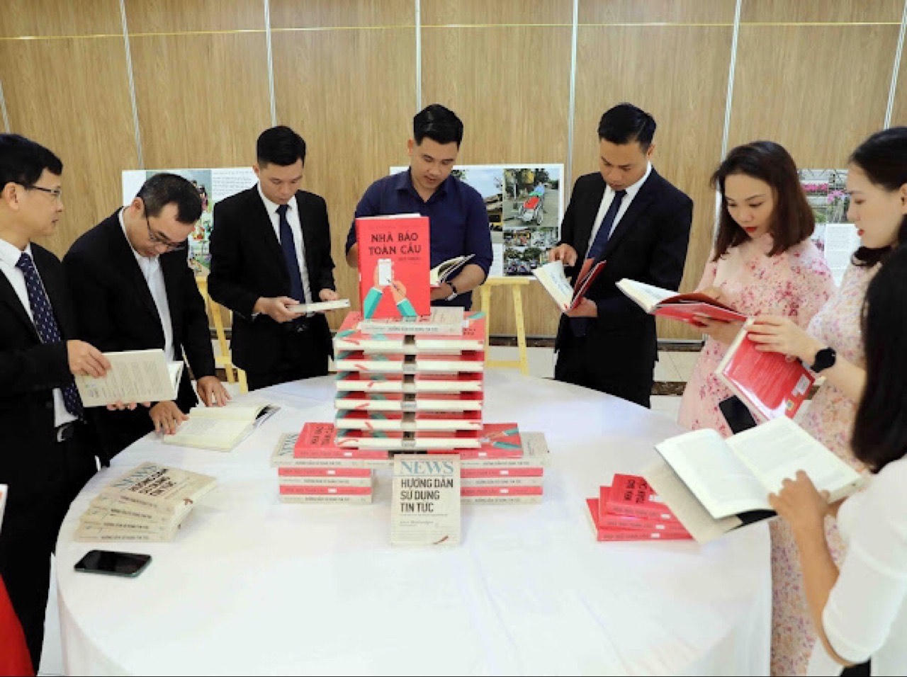 Dự án phát triển báo chí Việt Nam tổ chức ra mắt sách năm 2022