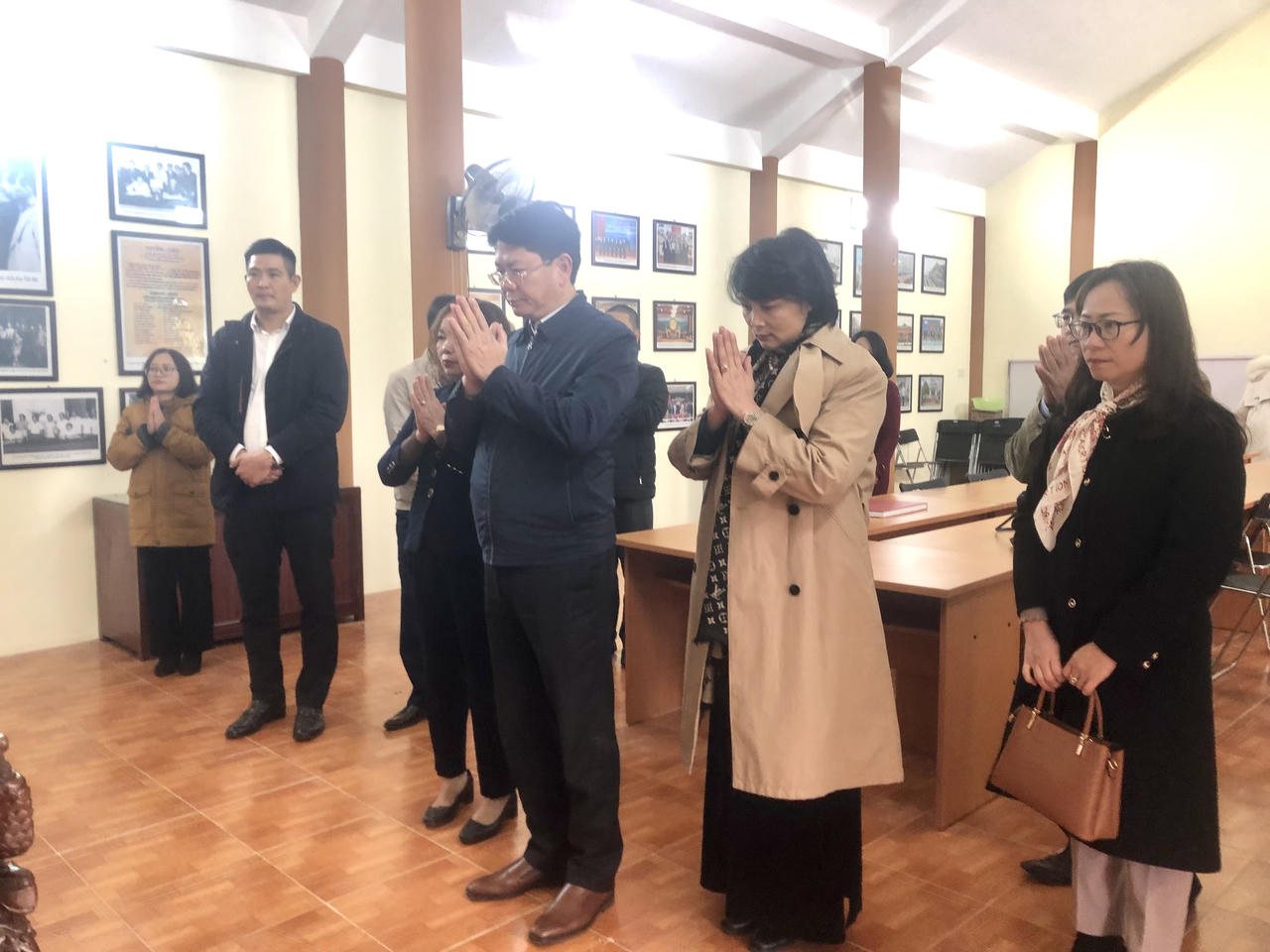 Thứ trưởng Nguyễn Thanh Tịnh dâng hương tại khu di tích lịch sử Bộ Tư pháp