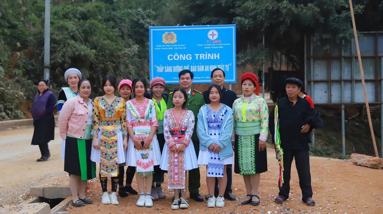 Thắp sáng bản Mông vùng cao