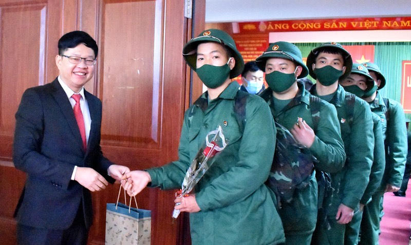 Tân binh rộn ràng lên đường nhập ngũ