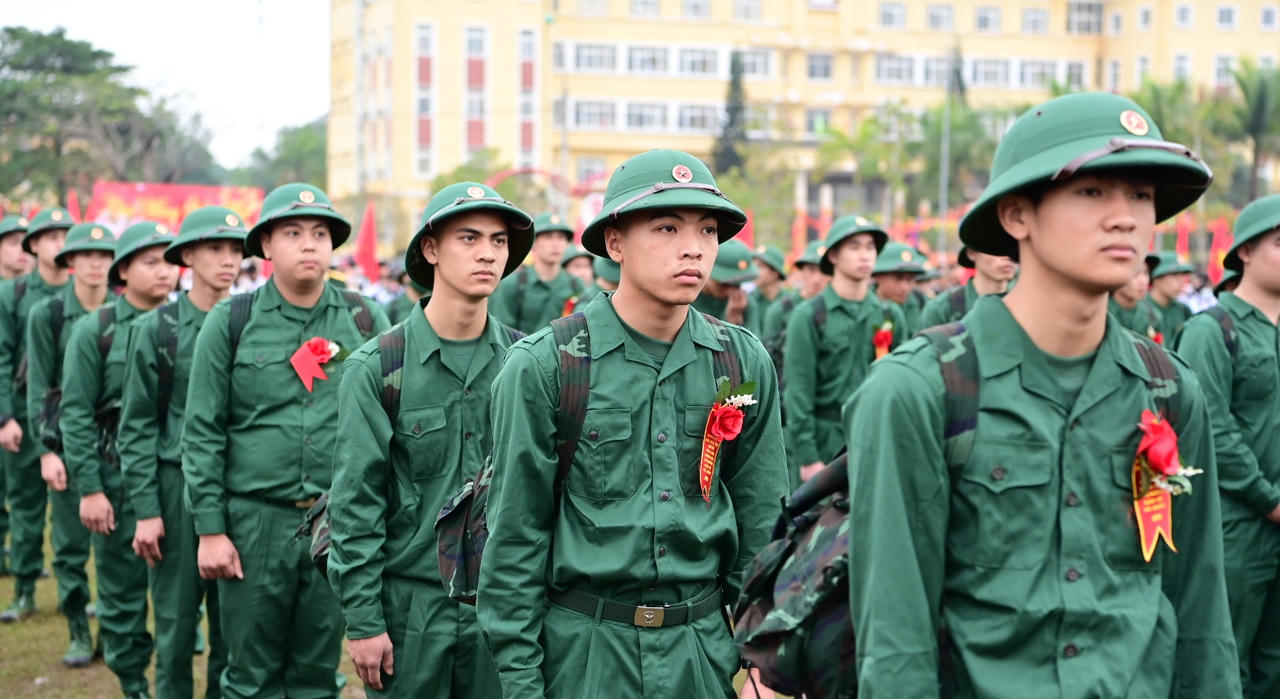 Thanh niên từ miền núi phía Bắc đến vùng biển phía Nam nô nức nhập ngũ