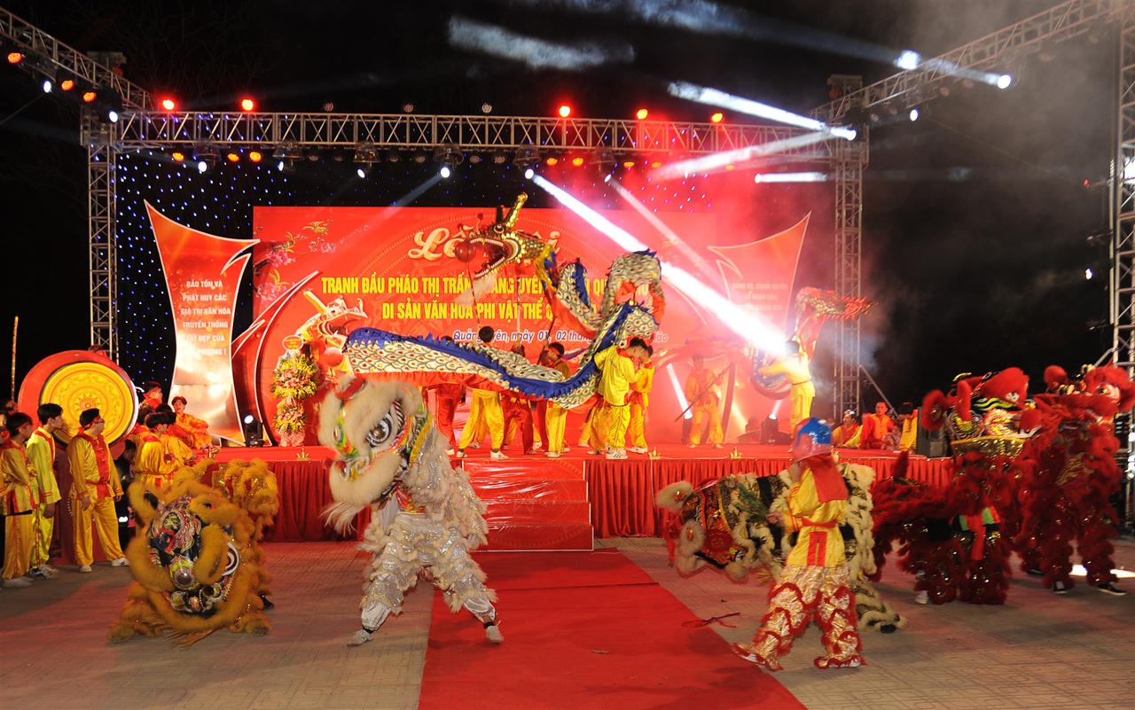 Khai mạc Lễ hội tranh đầu pháo