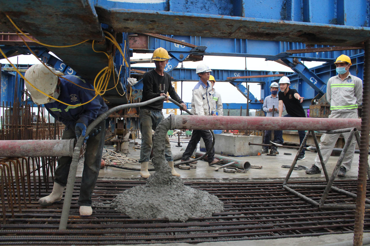 Hợp long cầu Vĩnh Phú