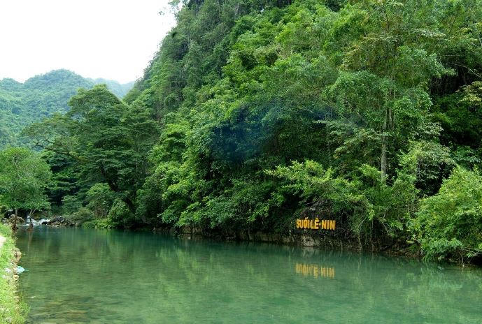 Lượng khách du lịch đến Cao Bằng tăng 146% so với cùng kỳ