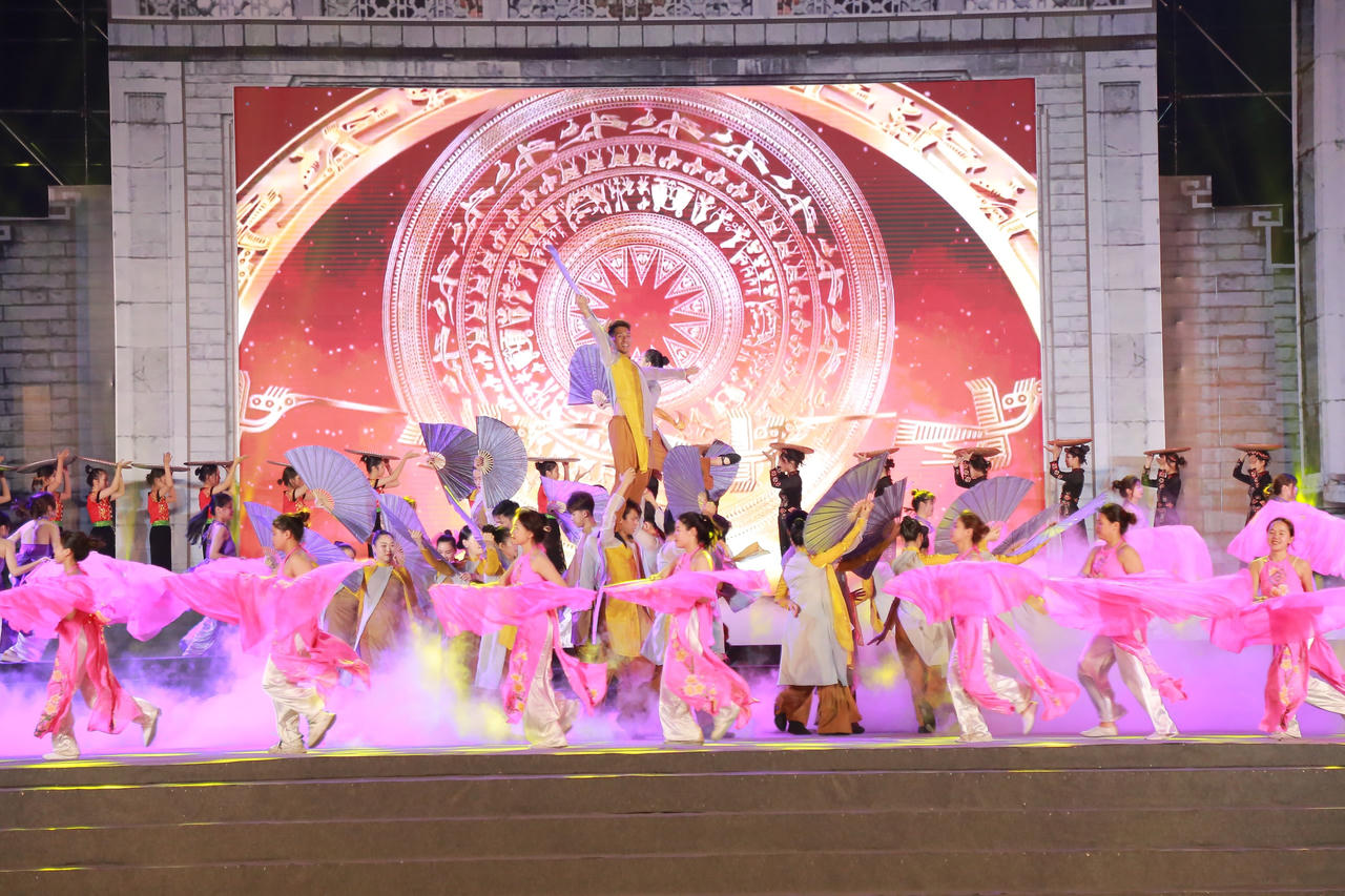 Khai mạc Lễ Giỗ Tổ Hùng Vương và Tuần Văn hoá - Du lịch Đất Tổ 2023: Tôn vinh và lan toả giá trị bản sắc di sản văn hoá Việt Nam