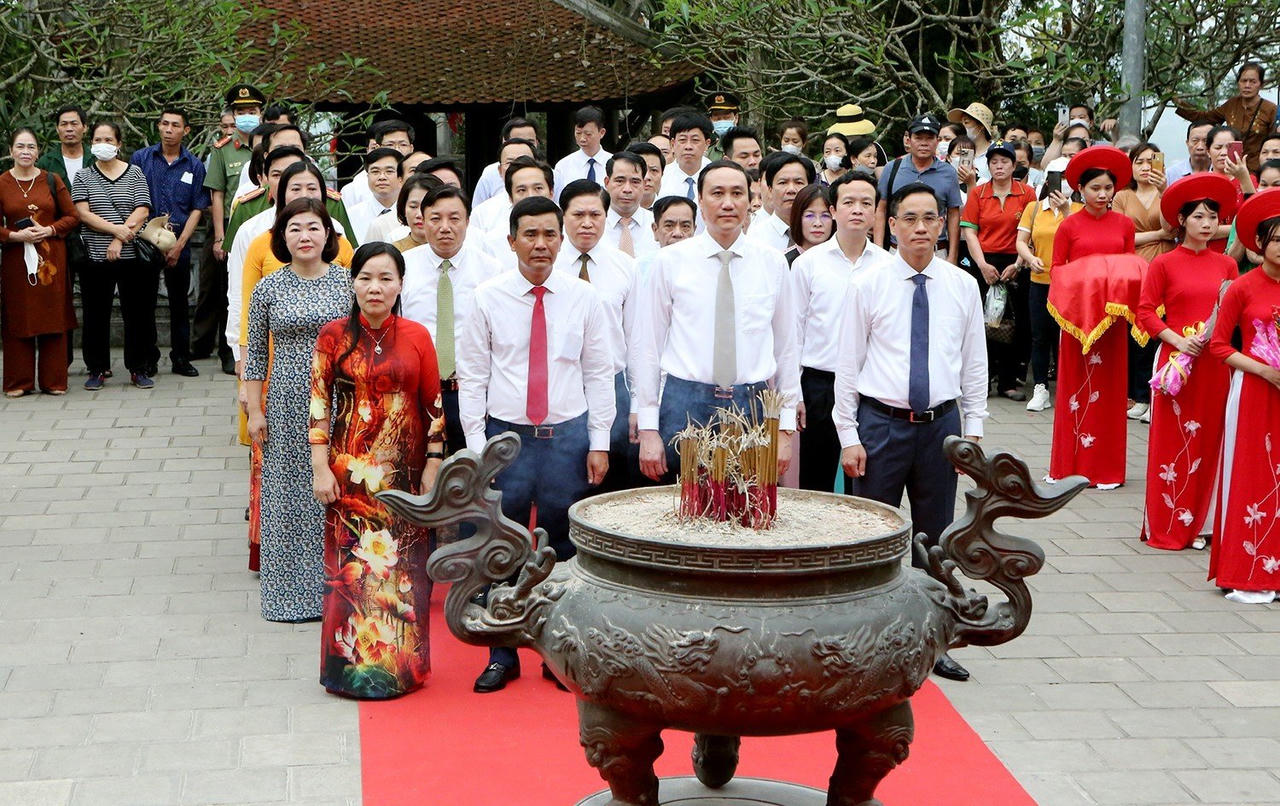 Lễ giỗ Đức Quốc Tổ Lạc Long Quân và dâng hương tưởng niệm Mẫu Âu Cơ