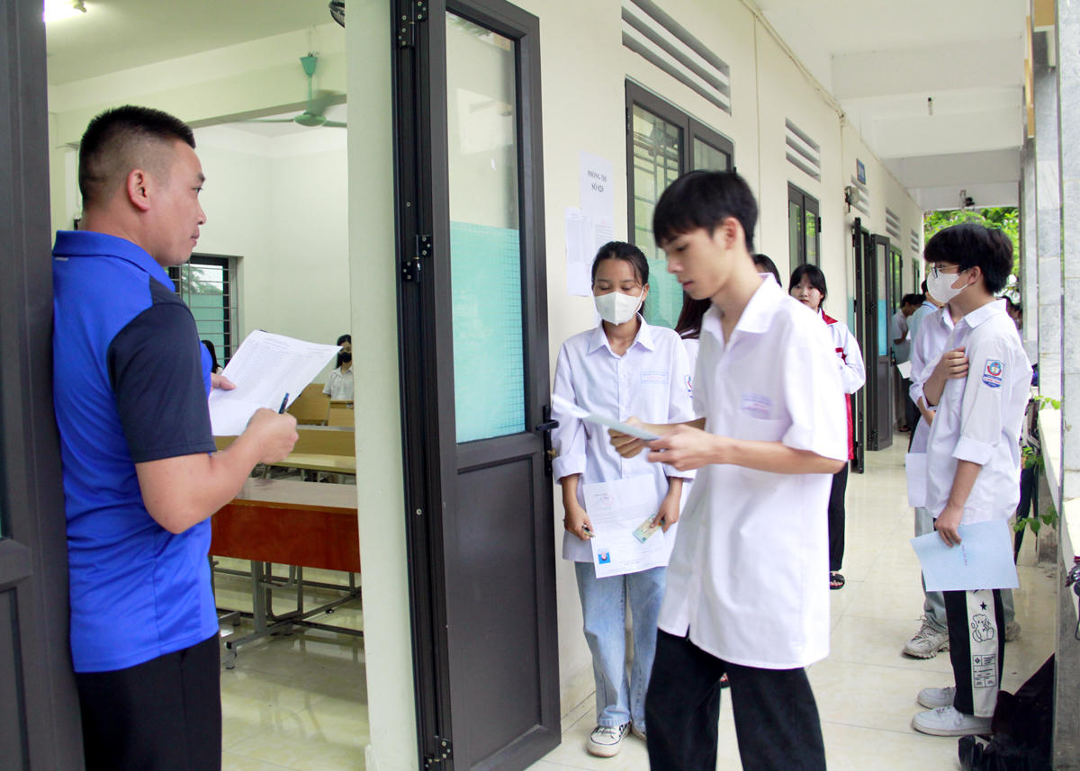 'Tiếp sức' cho thí sinh Hà Giang - Cà Mau thi tốt nghiệp THPT