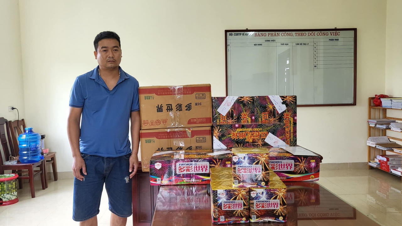 Phú Thọ: Bắt giữ đối tượng mua bán trái phép hơn 100 kg pháo hoa nổ