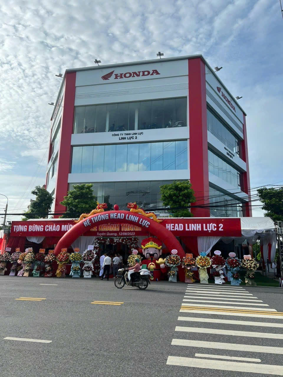 Công ty TNHH Linh Lực khai trương đại lý xe máy chính hãng Head Linh Lực 2 tại Tuyên Quang