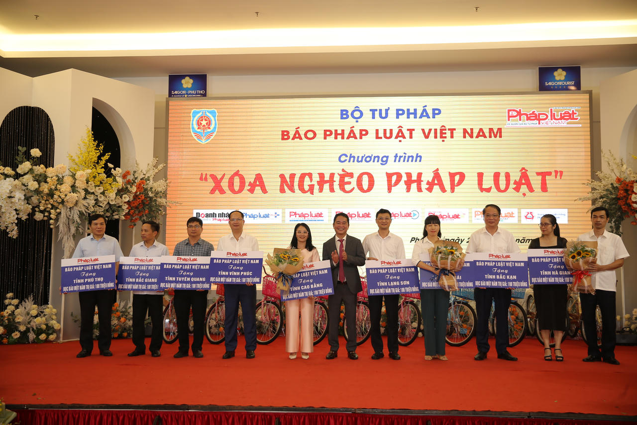 Văn phòng đại diện khu vực phía Bắc Báo Pháp luật Việt Nam tại Phú Thọ tổ chức chương trình “Xóa nghèo Pháp luật”