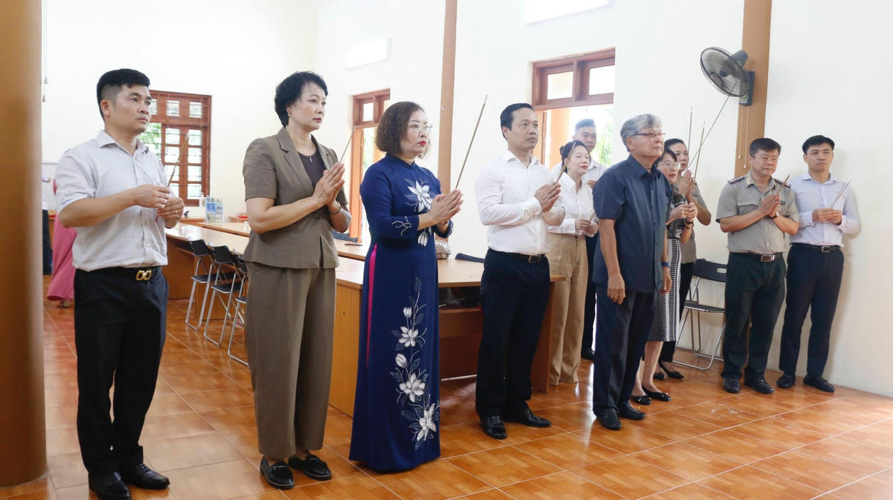 Lãnh đạo Bộ Tư pháp dâng hương kỷ niệm 78 năm ngày truyền thống ngành Tư pháp 