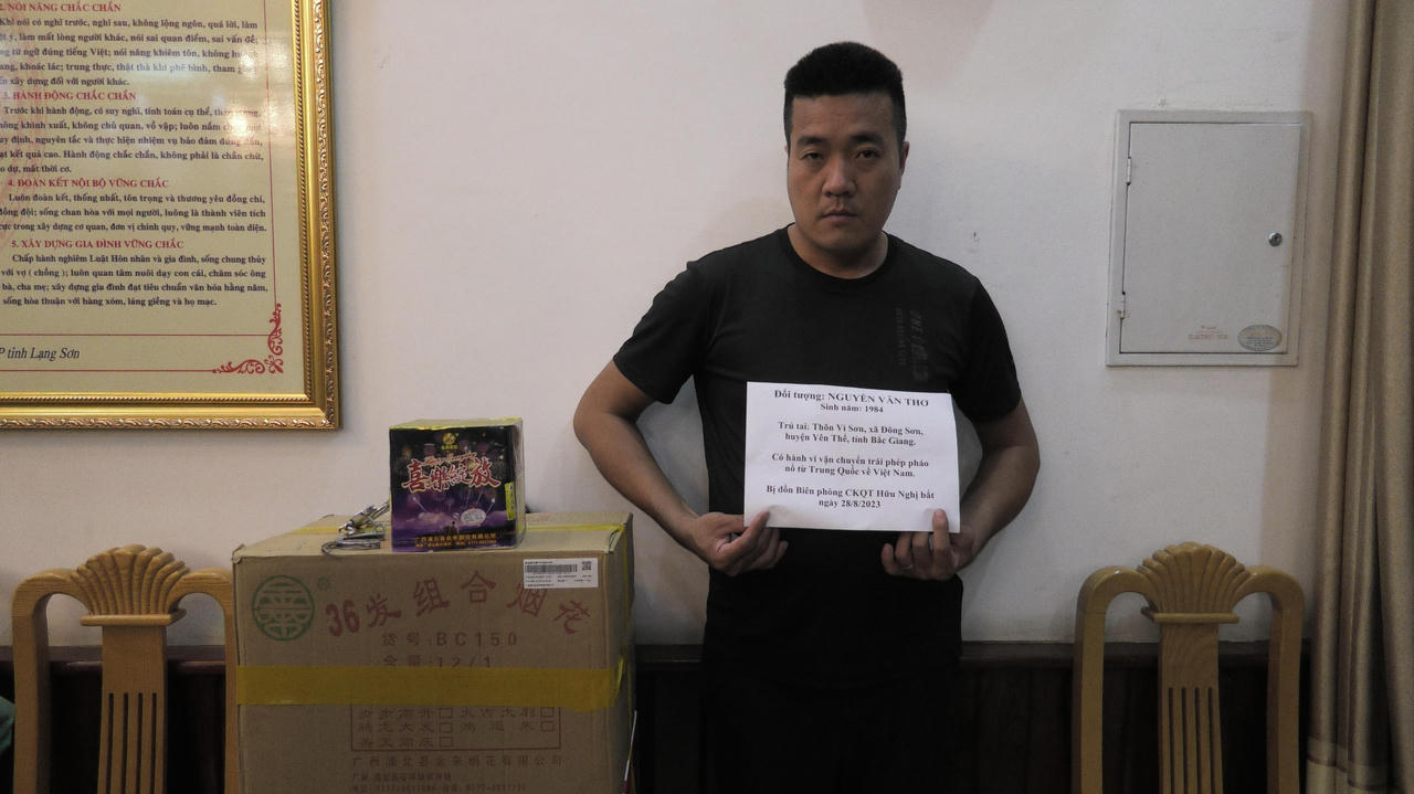 Bộ đội biên phòng tỉnh Lạng Sơn bắt 2 vụ vận chuyển pháo trái phép