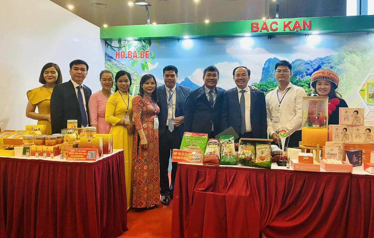 Bắc Kạn trưng bày các sản phẩm địa phương tiêu biểu tại Hà Nội