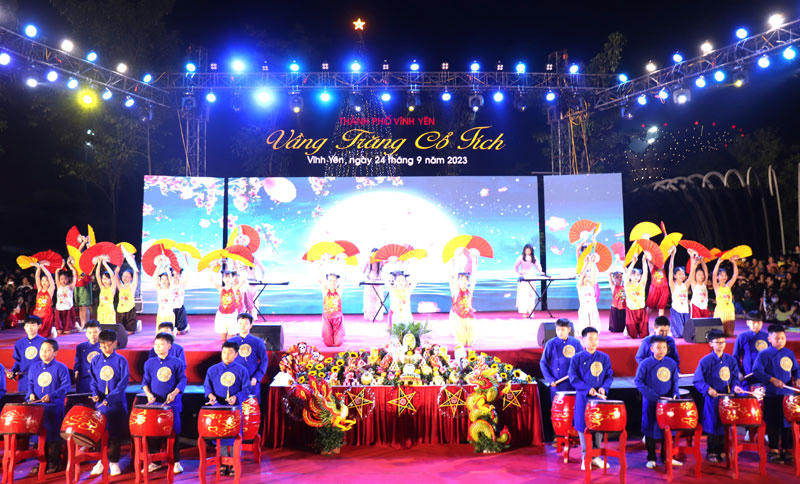 Thành phố Vĩnh Yên rộn ràng đêm hội ‘Vầng trăng cổ tích’