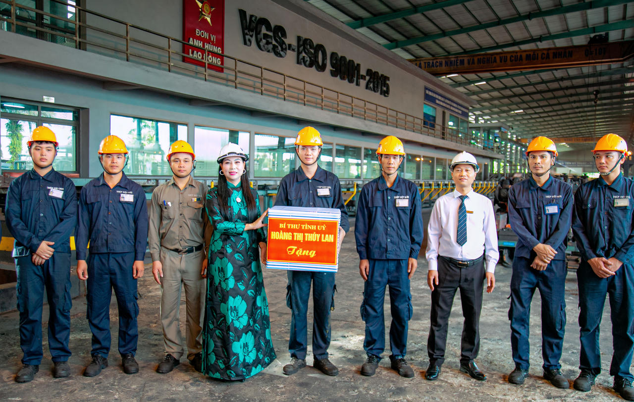 Bí thư Tỉnh ủy Vĩnh Phúc đối thoại với doanh nghiệp và công nhân lao động