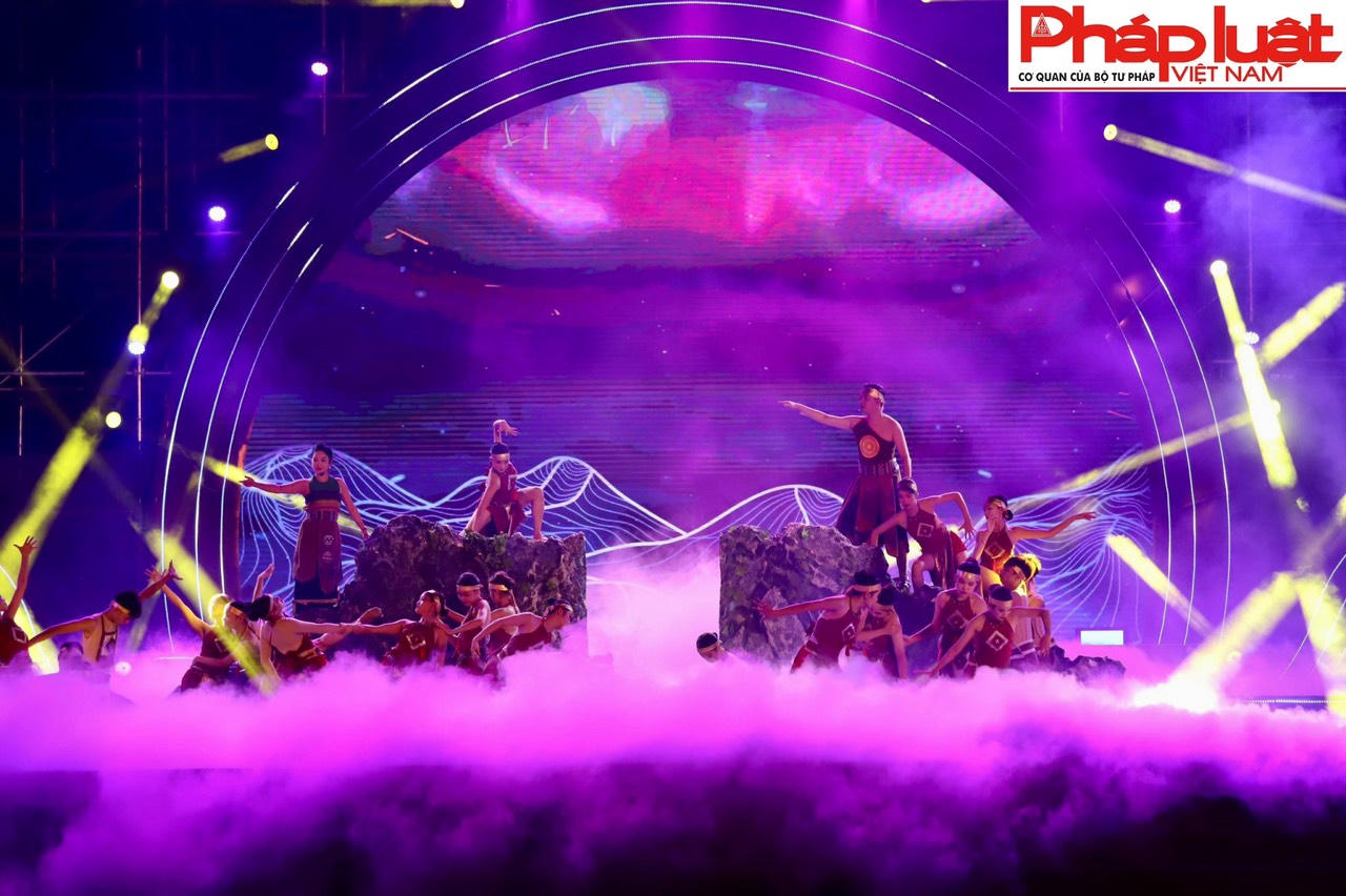 Phó Chủ tịch nước Võ Thị Ánh Xuân dự Lễ kỷ niệm thành lập huyện Thanh Sơn và đón nhận Huân chương Lao động hạng Nhất