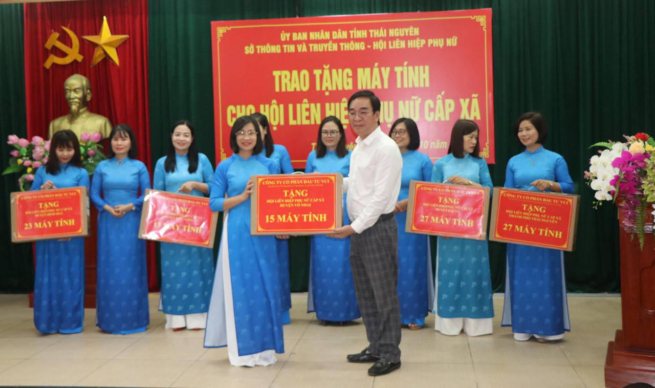 Tỉnh Thái Nguyên trao tặng 166 máy tính cho Hội liên hiệp Phụ nữ của tỉnh