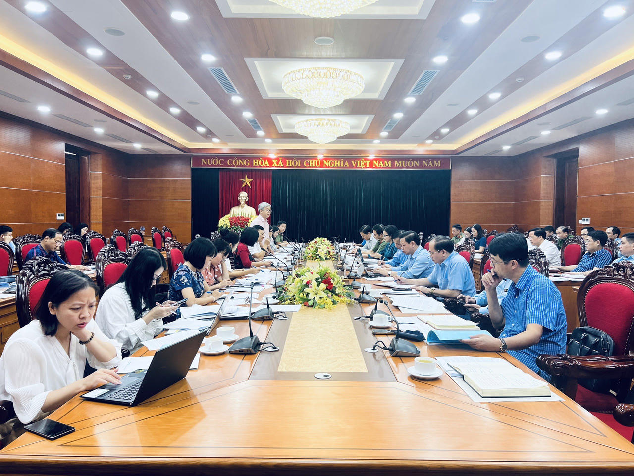 Thứ trưởng Bộ Tư pháp Đặng Hoàng Oanh làm việc tại Hòa Bình