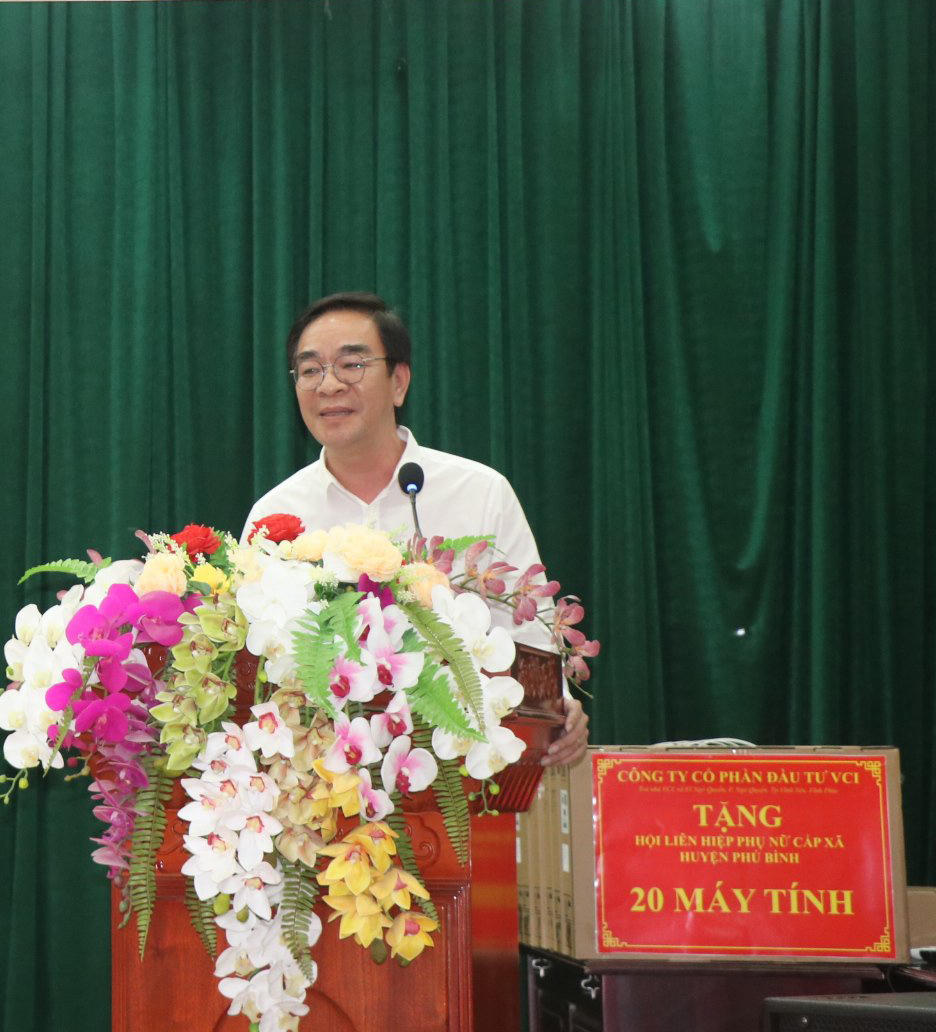 Tỉnh Thái Nguyên trao tặng 166 máy tính cho Hội liên hiệp Phụ nữ của tỉnh