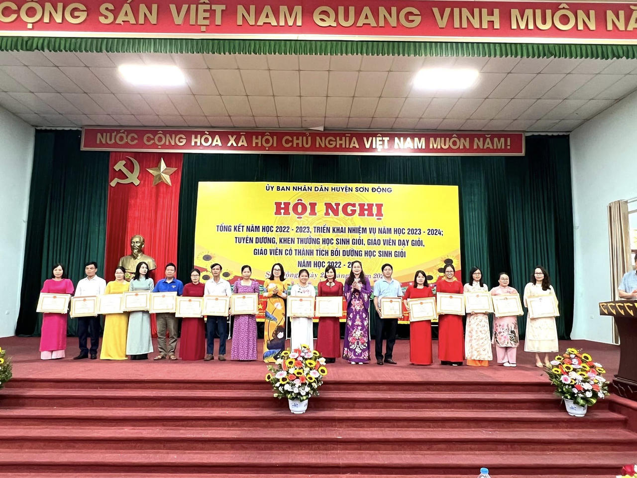 ‘Cô lái đò’ Bắc Giang được Bộ GD&ĐT tuyên dương 