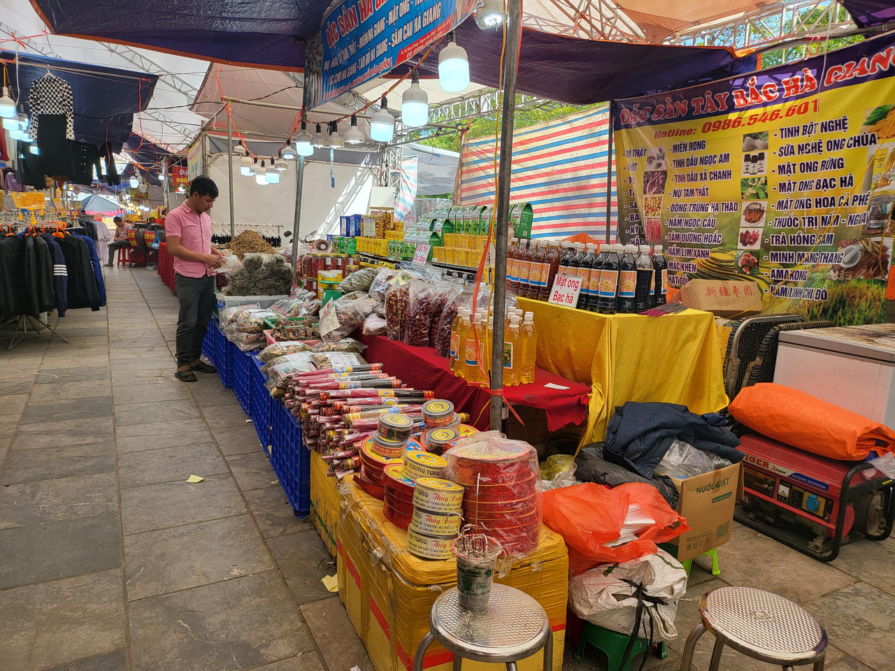 Tổ chức 'Phiên chợ đưa hàng về đô thị thành phố Vĩnh Yên năm 2023'