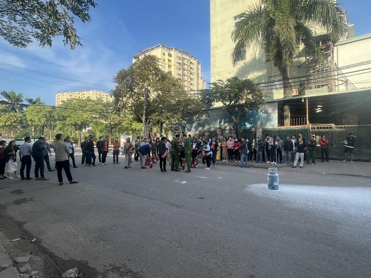 Tập huấn kỹ năng công tác phòng cháy chữa cháy tại KCN Hoàng Mai