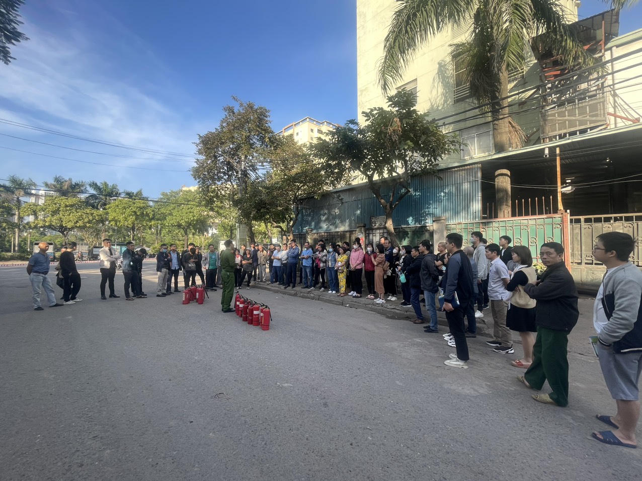 Tập huấn kỹ năng công tác phòng cháy chữa cháy tại KCN Hoàng Mai