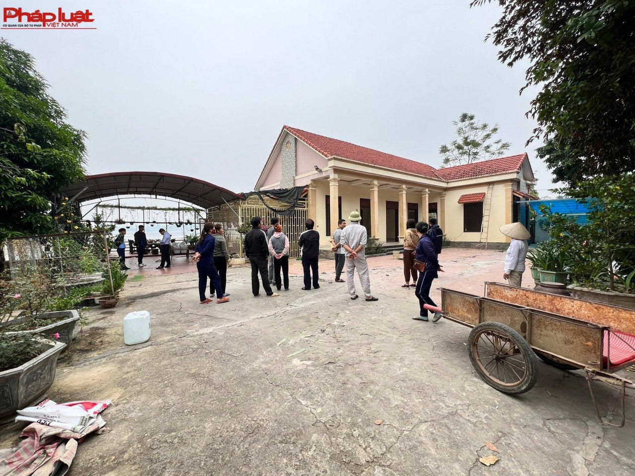 Sạt lở bờ kè đê tả sông Thao, 3 nhà dân 'đối mặt' nguy hiểm