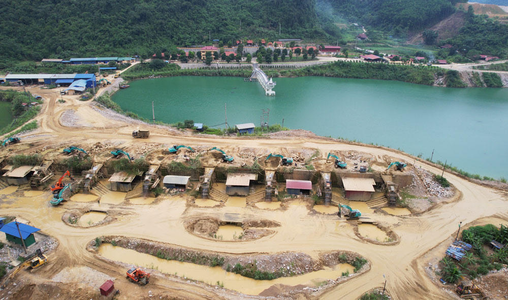 Công ty CP Đầu tư xây dựng và Khai thác khoáng sản Thăng Long đón nhận Huân Chương lao động hạng Ba