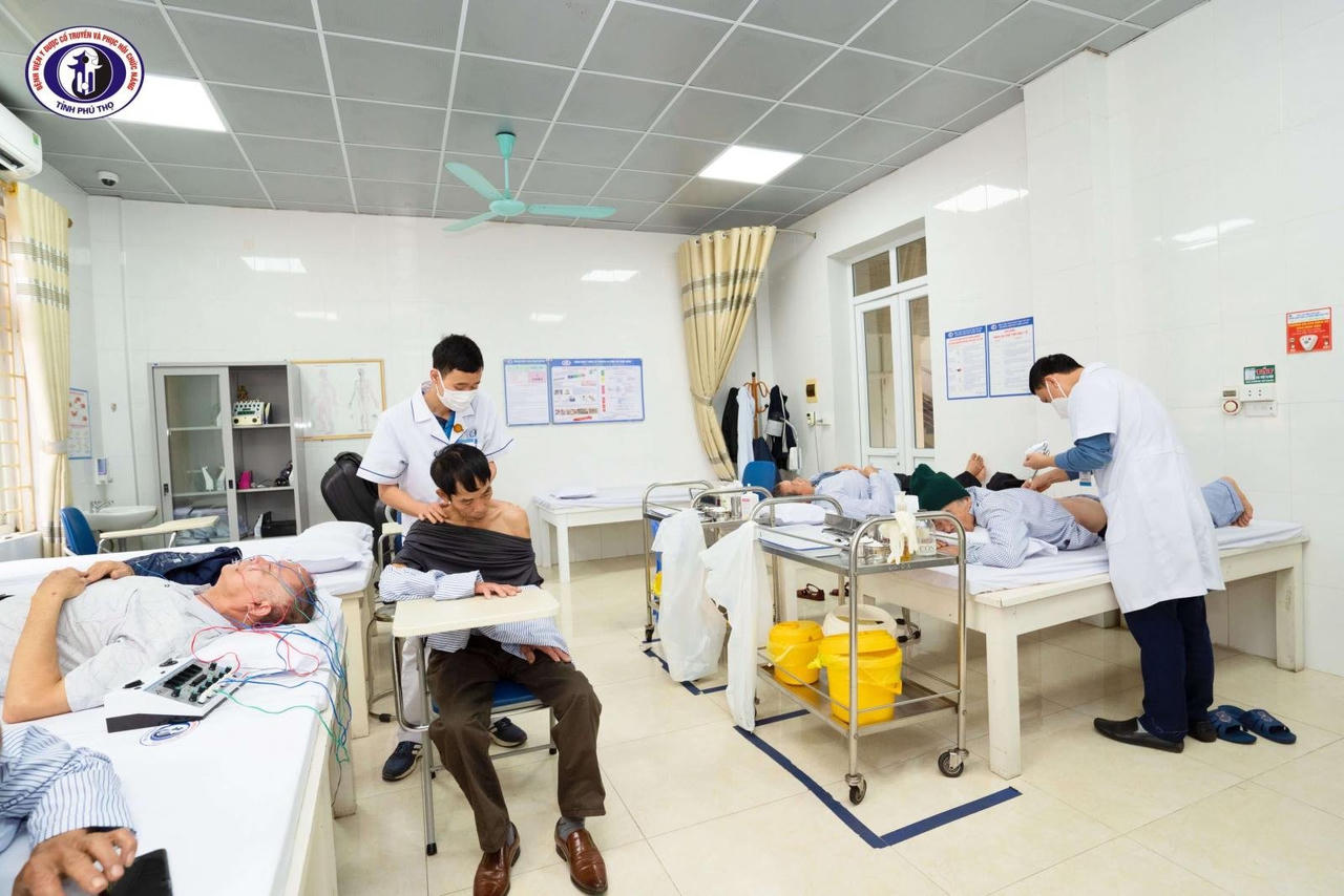 Bệnh viện Y Dược cổ truyền và Phục hồi chức năng Phú Thọ điều trị thành công bệnh nhân bị tràn dịch khớp gối