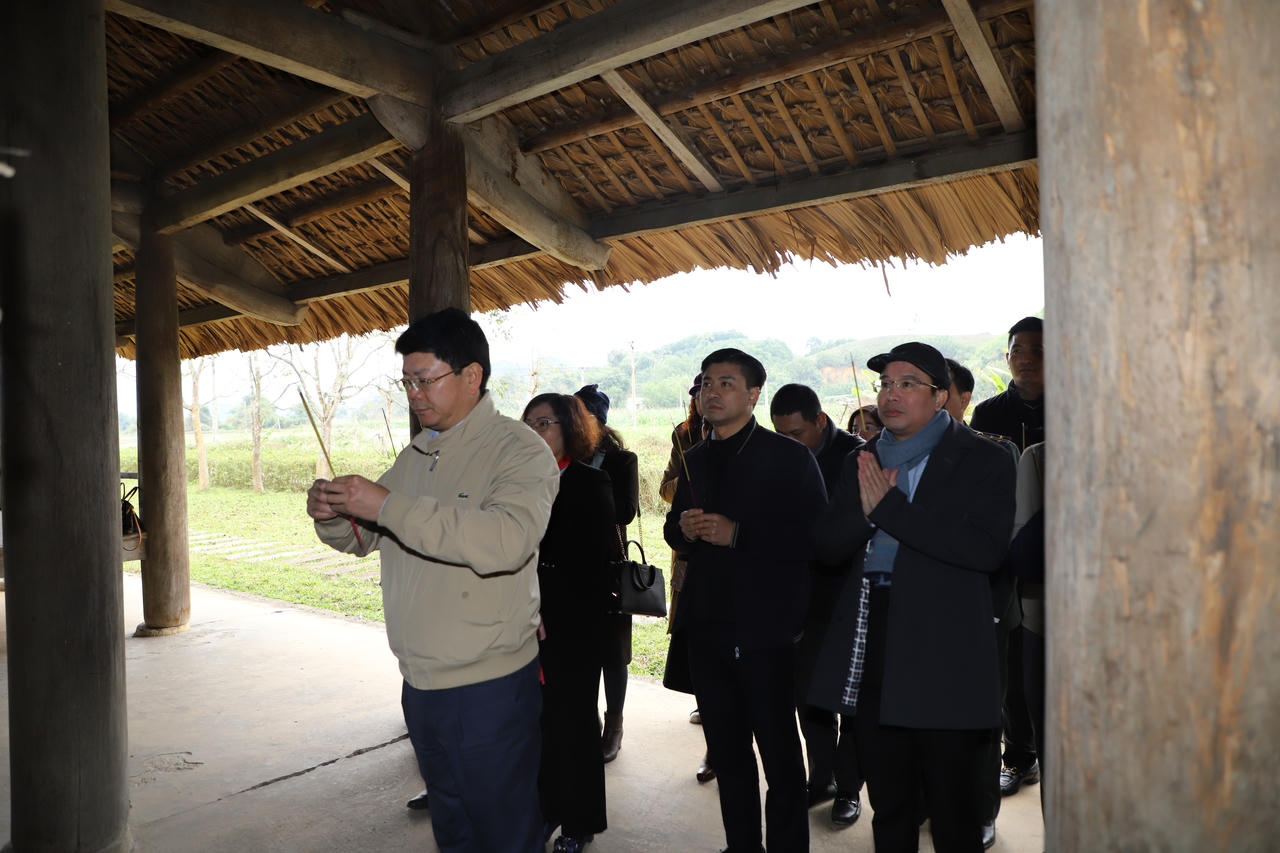 Lãnh đạo Bộ Tư pháp dâng hương tại Khu di tích lịch sử của Bộ Tư pháp 