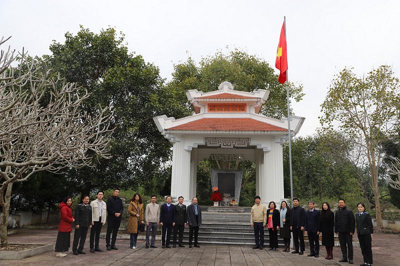 Lãnh đạo Bộ Tư pháp dâng hương tại Khu di tích lịch sử của Bộ Tư pháp 