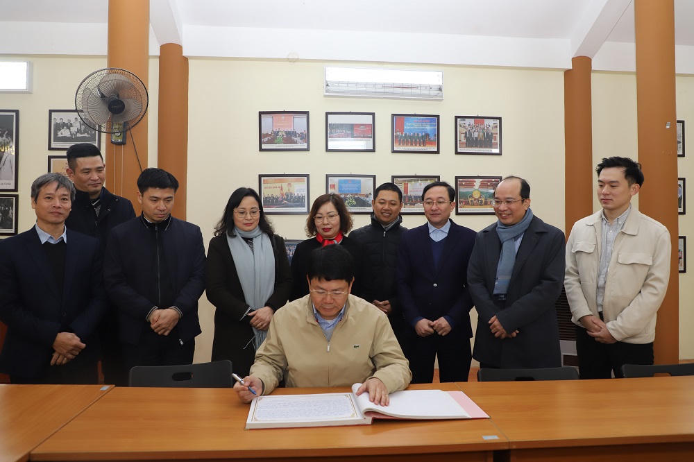 Lãnh đạo Bộ Tư pháp dâng hương tại Khu di tích lịch sử của Bộ Tư pháp 