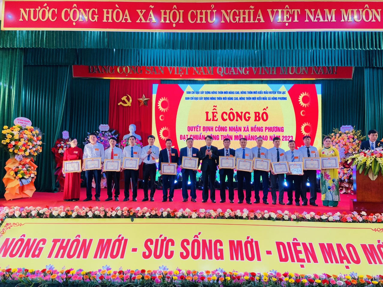 Xã Hồng Phương (Yên Lạc) đón nhận Quyết định công nhận xã NTM nâng cao