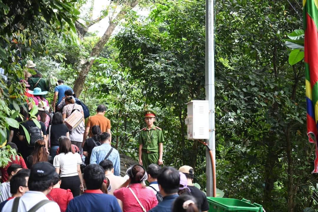 Tỉnh Phú Thọ đảm bảo an ninh trật tự khi lượng du khách về Đền Hùng tăng cao
