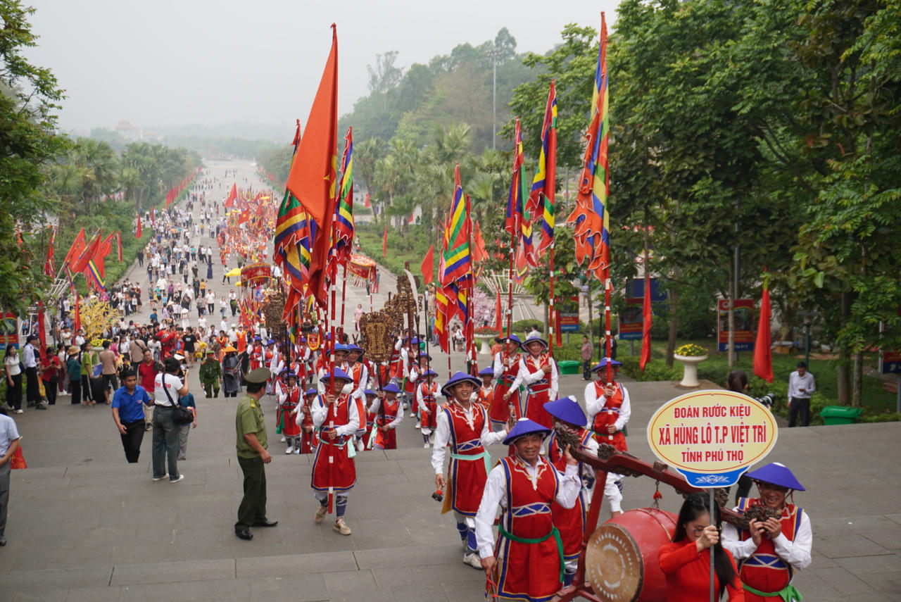 Rộn rã tiếng cười tại Lễ rước kiệu vùng ven Khu di tích Đền Hùng